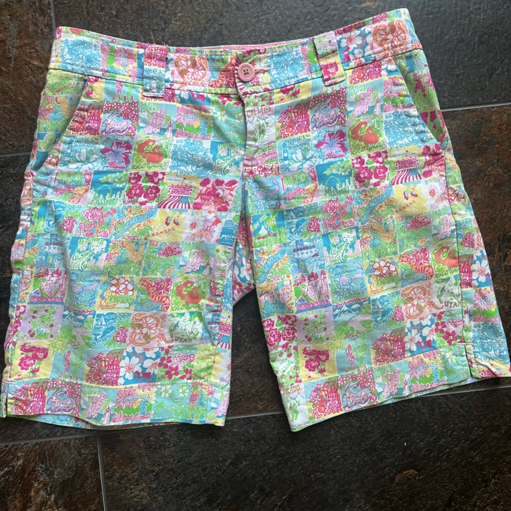 Lilly Pulitzer State of Mind pattern Bermuda short. Size 0